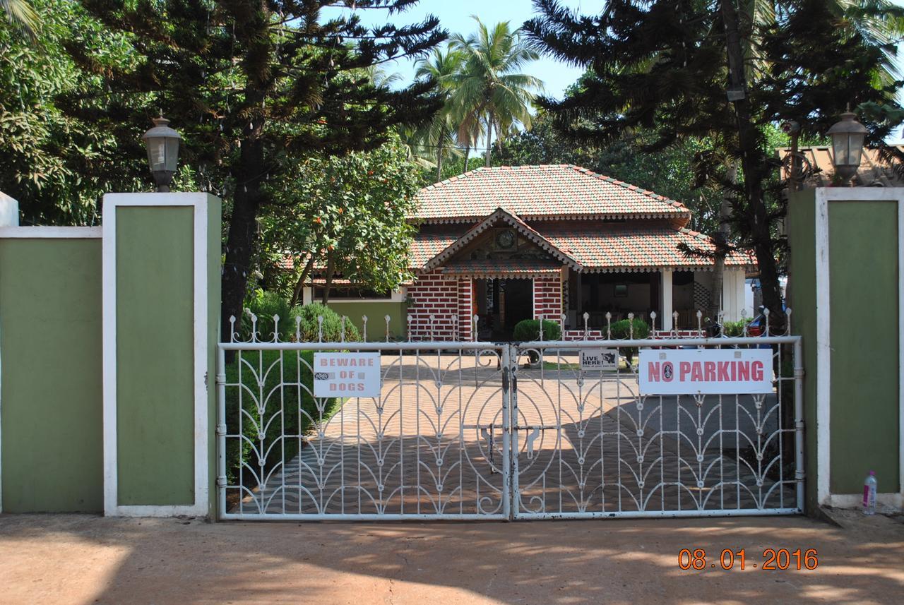 Hill Top Goa Lodge Vagator Esterno foto