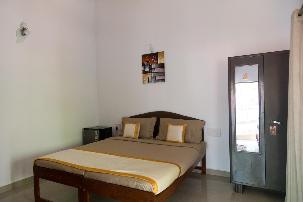 Hill Top Goa Lodge Vagator Esterno foto